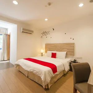 Reddoorz Plus @ Victoria Street Hotel